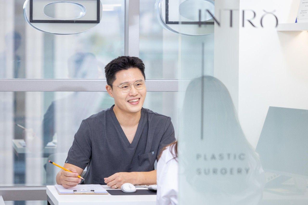 Intro Plastic Surgery Clinic1